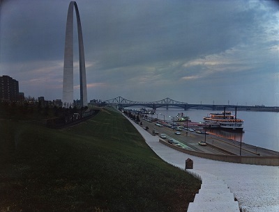 Joel Meyerowitz, The Arch,Riverboats,1978.jpg