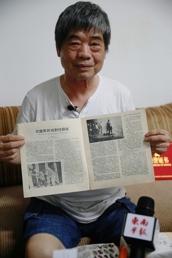 潘登190722陳世哲論文被抄襲案 (7)陳世哲向東南早報(bào)獨(dú)家展示發(fā)表于1985年《中國攝影》第三期的論文原件.jpg
