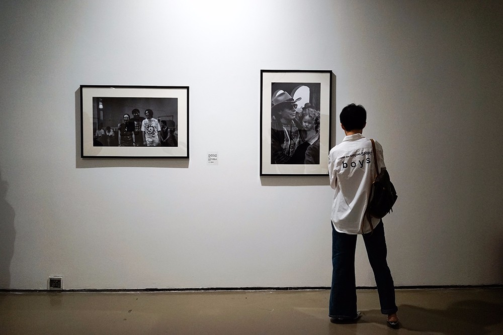 《告別》板塊是有關(guān)1995年5月11日逝世的唐朝樂(lè)隊(duì)的張炬。音樂(lè)人們聚集起來(lái)，為了紀(jì)念他的離開(kāi)?！岸瘢掌械囊恍┤艘惨呀?jīng)從我們的生活中永遠(yuǎn)的消失了。”.jpg