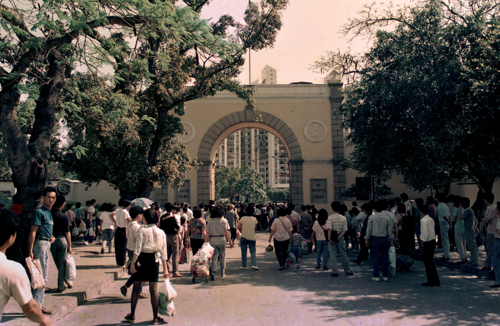 04 通往澳門(mén)的關(guān)閘.1988    .jpg