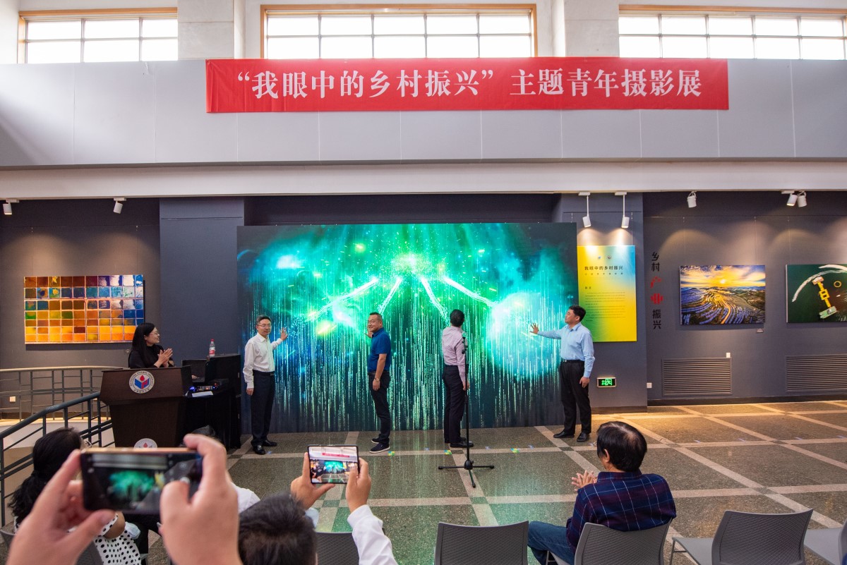省委宣傳部、省政府研究室、團(tuán)省委領(lǐng)導(dǎo)、山東師范大學(xué)領(lǐng)導(dǎo)開啟青年影像助力鄉(xiāng)村振興計(jì)劃.jpg